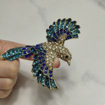 Fashion Gold Copper And Diamond Bird Brooch