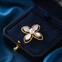 Fashion Gold Copper And Diamond Quatrefoil Brooch