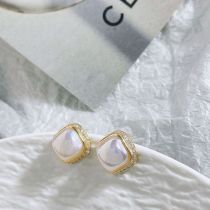 Fashion White (real Gold Plating To Maintain Color) Copper Inlaid Zirconia Square Pearl Stud Earrings