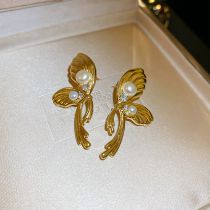 Fashion Butterfly (real Gold Plating) Metal Diamond Geometric Pearl Butterfly Stud Earrings