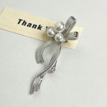 Fashion Silver Metal Pearl Bow Brooch