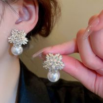 Fashion Silver Copper Inlaid Zirconium Geometric Pearl Stud Earrings