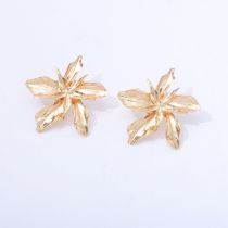 Fashion Gold Alloy Three-dimensional Flower Earrings
