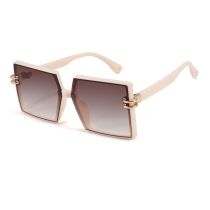 Fashion Off-white Frame Gradient Tea Slices Pc Square Large Frame Sunglasses
