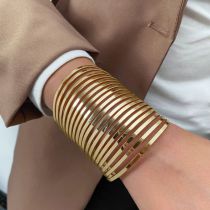 Fashion Gold Metal Hollow Bracelet