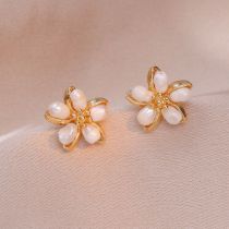 Fashion Gold Copper Pearl Flower Stud Earrings