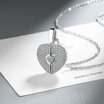 Fashion White Gold Gold-plated Copper And Diamond Love Necklace