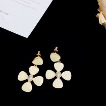 Fashion Four-petal Flower (real Gold Plating To Preserve Color) Copper Diamond Oil Drop Geometric Earrings