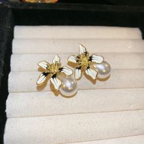 Fashion Gold-white Metal Drip Pearl Flower Earrings