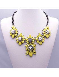 Elegant Yellow Flower Shape Gemstone Decorated Short Chain Design