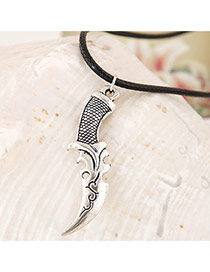Vintage Silver Color Metal Crescent Moon Pendeant Decorated Simple Necklace