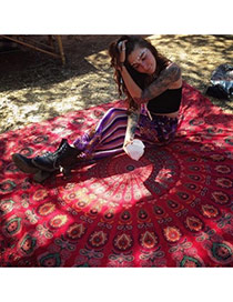 Fashion Red Geometric Flowe Pattern Decorated Square Yoga Mat&shawl